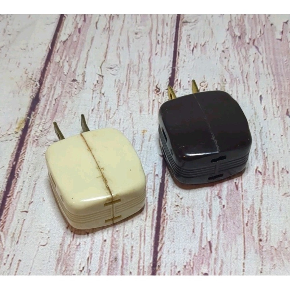 Lot Of 2 Vintage Type A Electrical Plug Adapters‎  2-Prong Non-Polarized